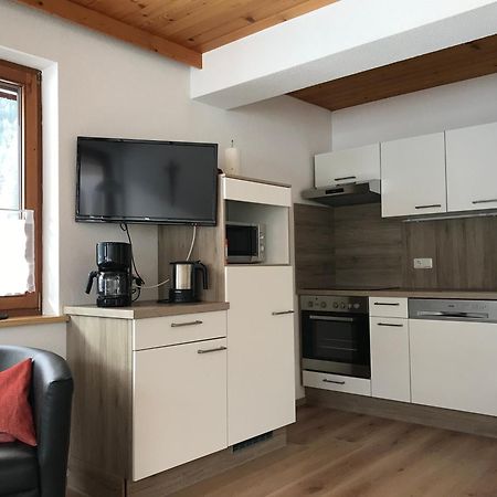 Ferienwohnungen Bailom Elbigenalp Kamer foto