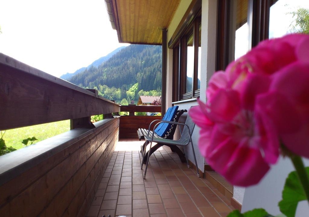 Ferienwohnungen Bailom Elbigenalp Kamer foto